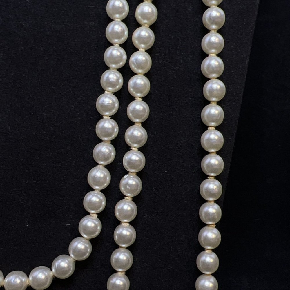 Vintage Single Strand Faux Pearl Flapper Necklace 85" (3960) - Picture 5 of 10